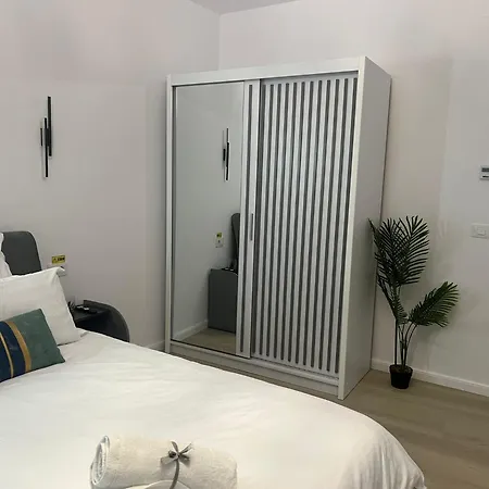 Апартамент Uniri Urban Escape *